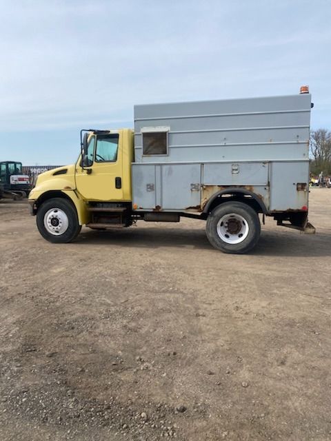 2002 INTERNATIONAL 4300